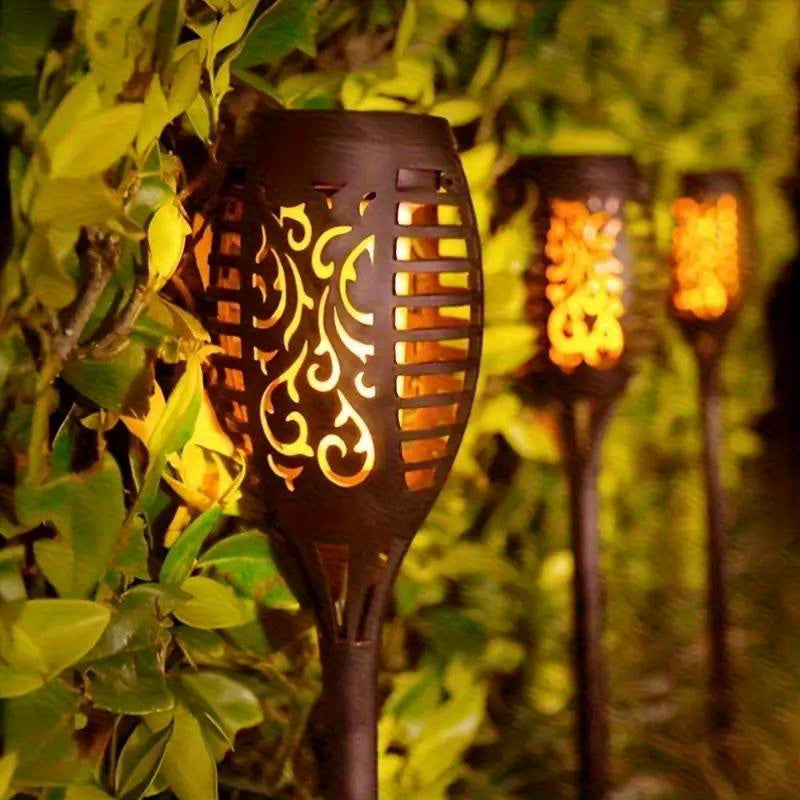 Torche solaire tiki à flamme et arabesques ajourées, 49,5 cm
