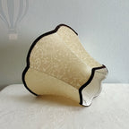 Abat-jour cloche festonné en jacquard champagne, galon chocolat