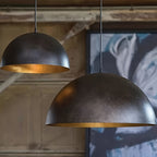 Suspension dôme en métal noir martelé à intérieur doré, Ø 40 cm