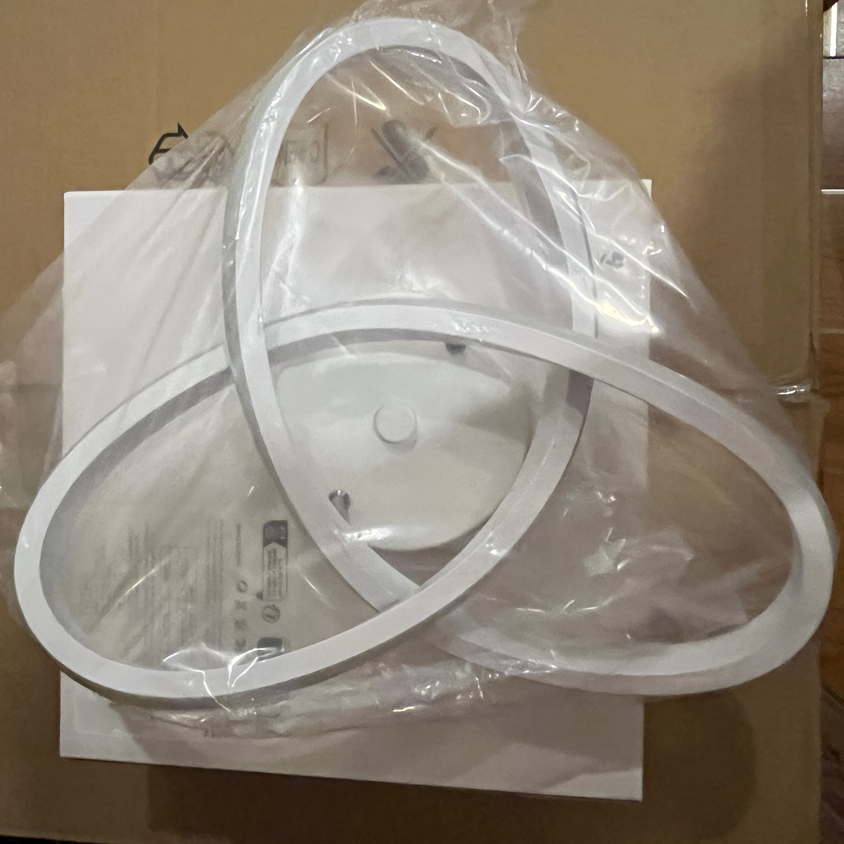 Petit plafonnier LED à anneaux entrelacés, Ø 26 ou 31 cm