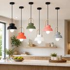 Suspension dôme en métal coloré et anse effet bois, Ø 24 cm