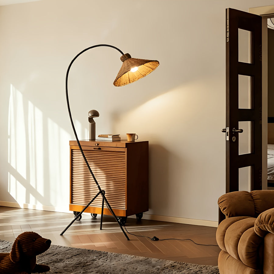 Lampadaire arc en rotin, abat-jour conique sur trépied noir