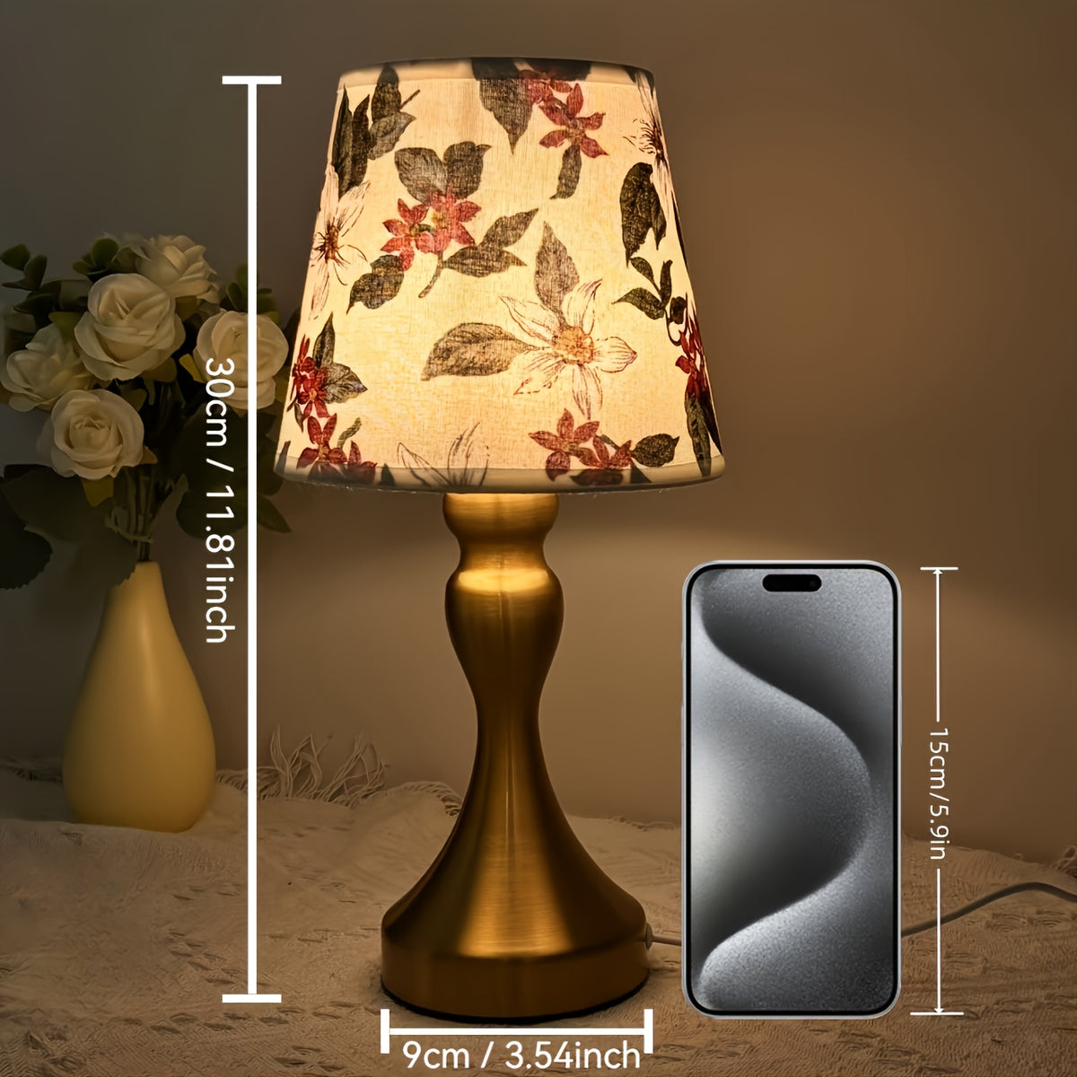 Lampe de chevet rétro à abat-jour fleuri et pied doré balustre