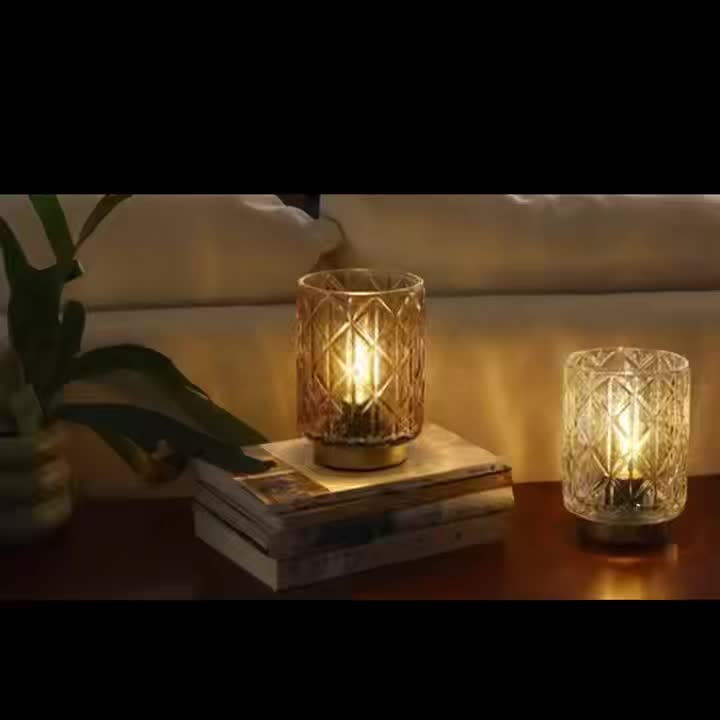 Lampe de chevet à piles en verre ambré taillé, socle doré, 15 cm