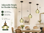 Suspension globe en verre vert nervuré, douille couleur laiton