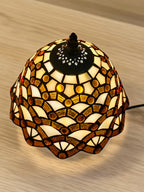 Lampe de table en vitrail ambré et ivoire, pied en résine, E27