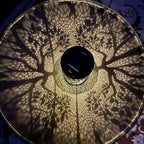Lanterne solaire cylindre en métal ajouré, motif arbre de vie