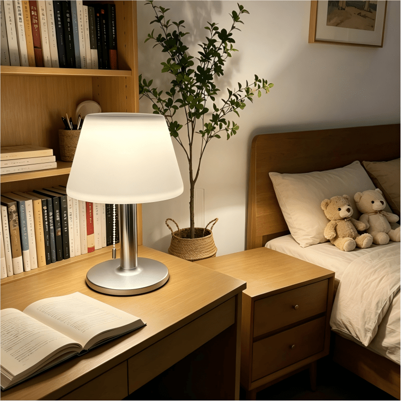 Lampe de table solaire abat-jour blanc et pied argenté, IP44