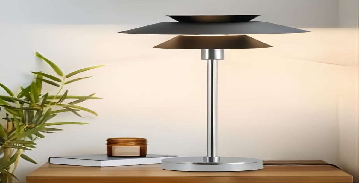Lampadaire à double coupole noire et tige chromée, 145 cm