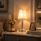 Lampe sans fil rechargeable à abat-jour plissé et pied conique