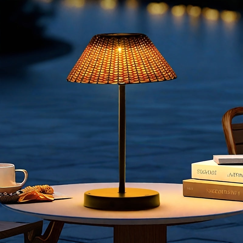 Lampe de table solaire à abat-jour tressé effet rotin, 31,5 cm