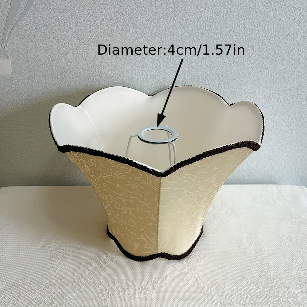 Abat-jour cloche festonné en jacquard champagne, galon chocolat