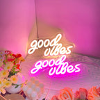 Enseigne néon LED « Good Vibes » sur plaque acrylique, rose ou blanche