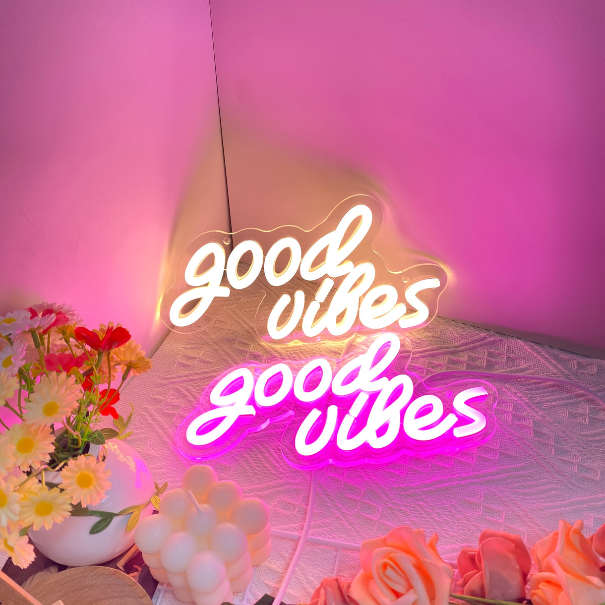 Enseigne néon LED « Good Vibes » sur plaque acrylique, rose ou blanche