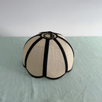 Abat-jour à pétales en toile beige aspect lin bordée de noir, Ø 30 cm