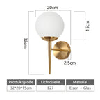Lot de 2 appliques murales boule en verre opale, structure dorée