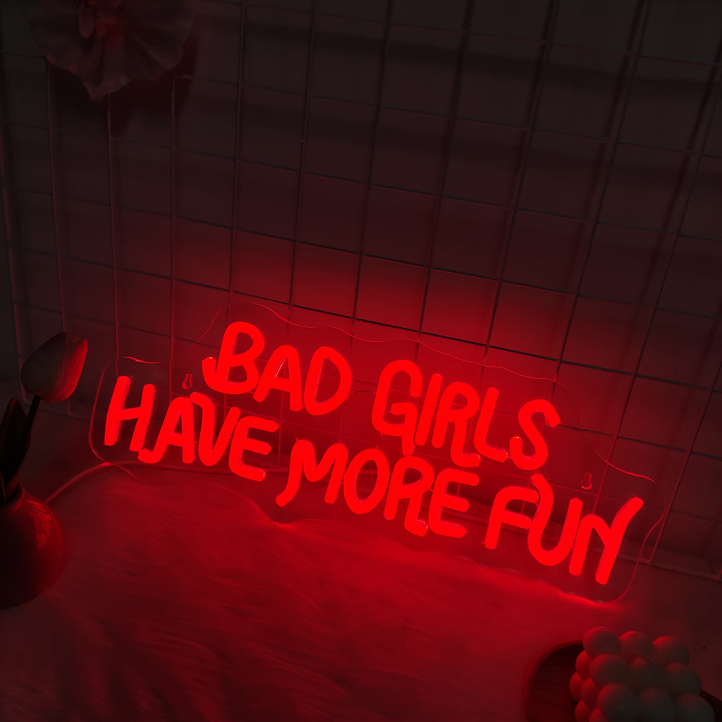 Enseigne néon LED rouge « Bad Girls Have More Fun », 43 cm
