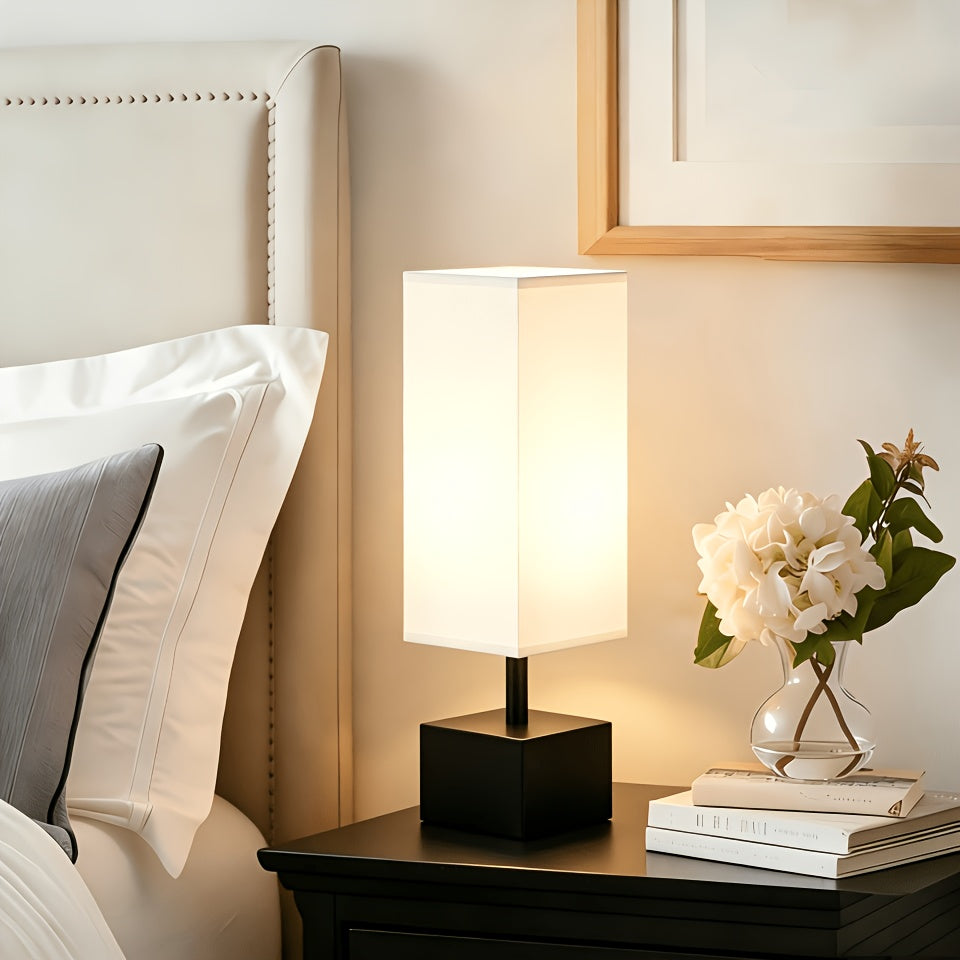 Lampe de chevet colonne carrée, abat-jour tissu blanc et socle noir