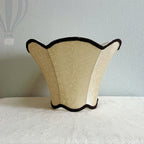 Abat-jour cloche festonné en jacquard champagne, galon chocolat