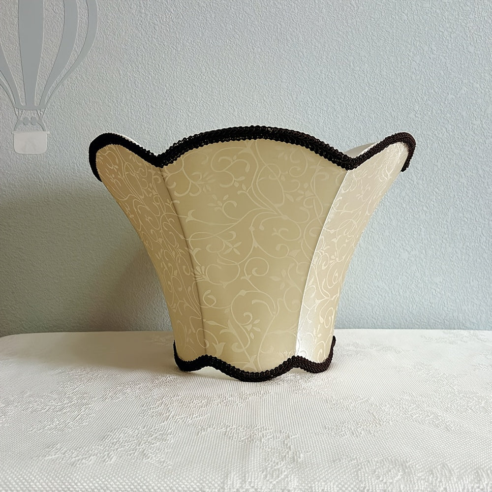 Abat-jour cloche festonné en jacquard champagne, galon chocolat