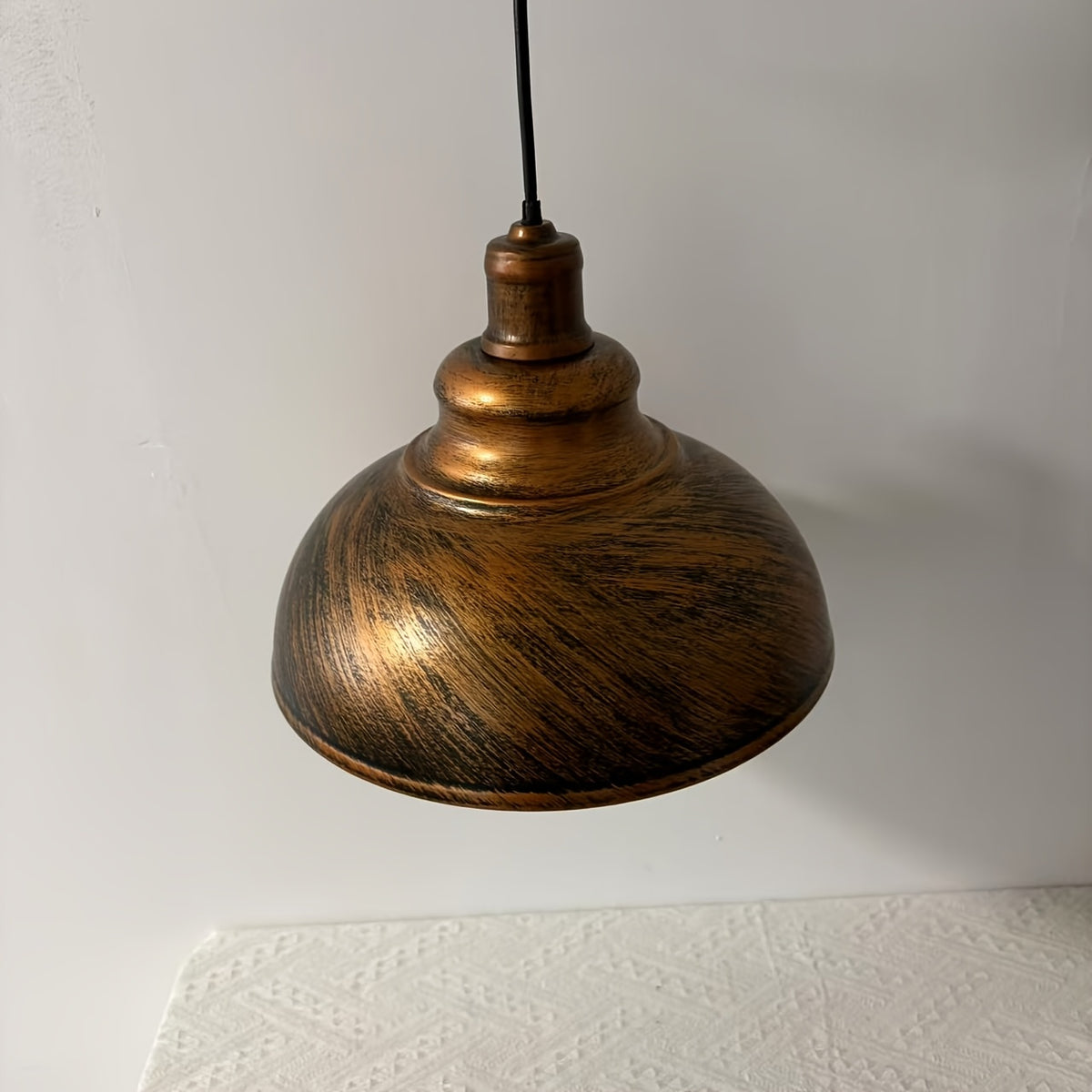 Esprit atelier au-dessus de l'îlot ou de la table