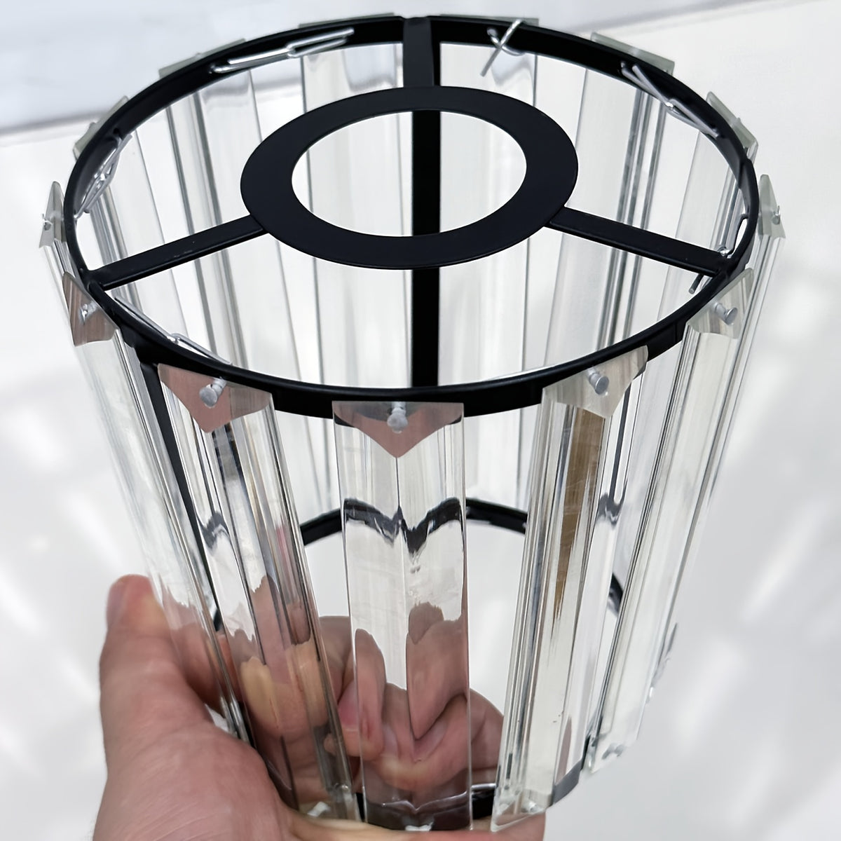 Petit abat-jour en prismes de cristal sur armature noire, Ø 12 cm