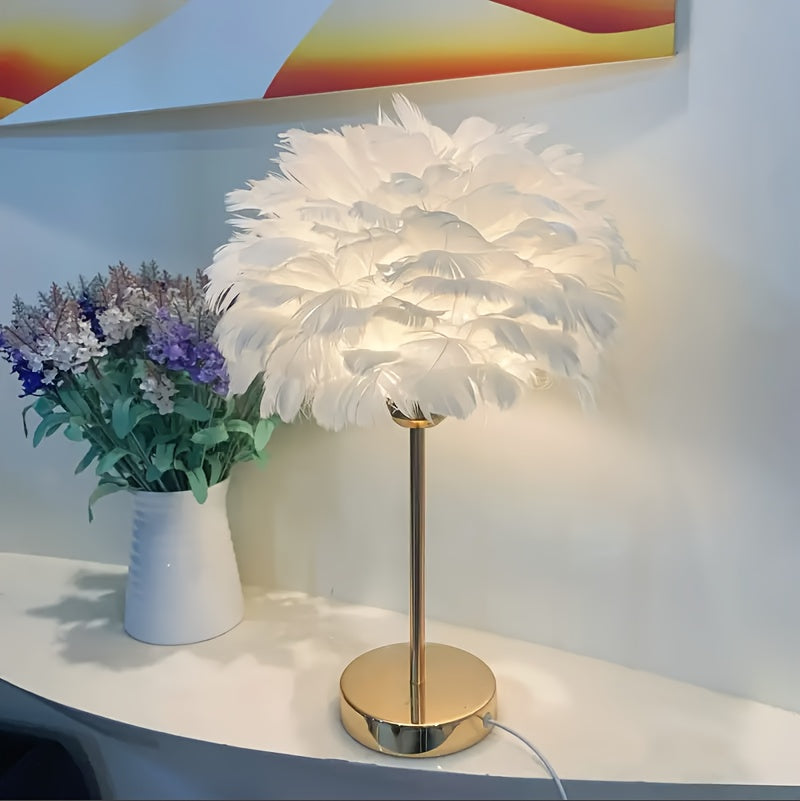 Lampe de chevet en plumes de 40 cm, abat-jour Ø 23,5 cm et pied doré
