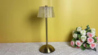 Lampe de chevet sans fil dorée, abat-jour taillé en pointes de diamant