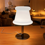 Lampe de chevet en verre opalin blanc sur pied chromé, USB