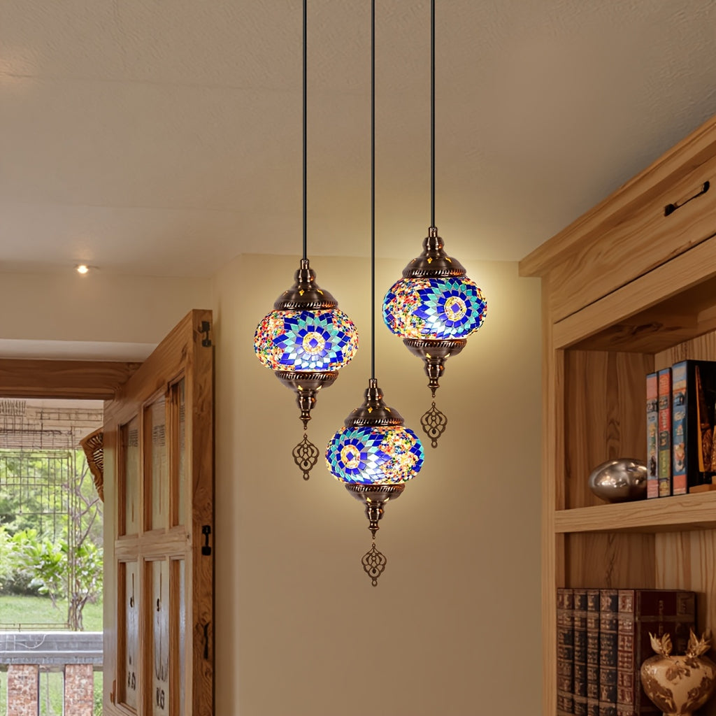 Suspension 3 globes en verre coloré décor mosaïque, style oriental