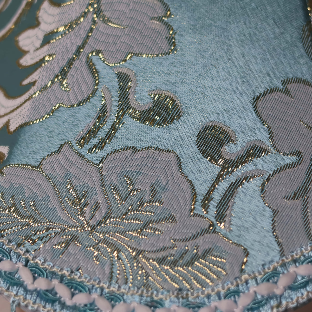 Abat-jour cloche en jacquard bleu turquoise et fils dorés, Ø 30 cm