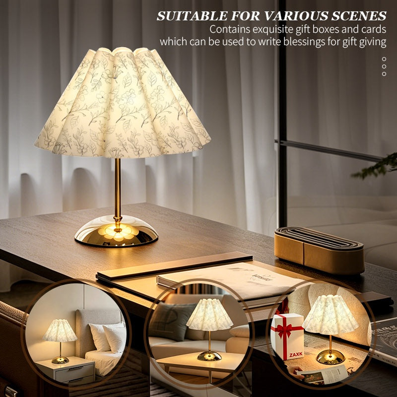 Lampe de chevet abat-jour pétale plissé à fleurs grises, pied doré