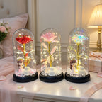 Lampe décorative rose sous cloche, guirlande LED et figurine
