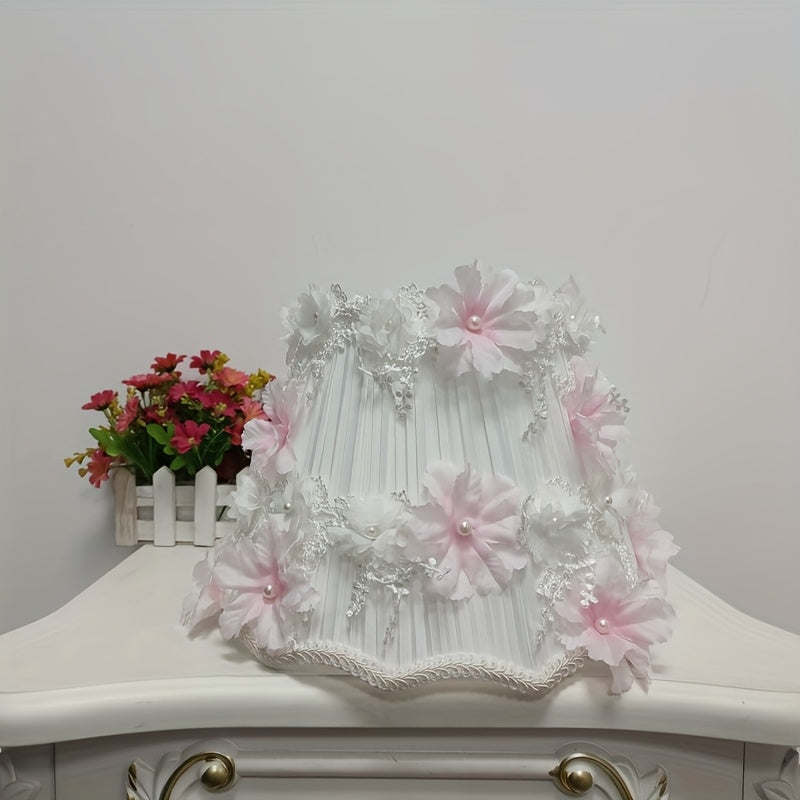 Abat-jour plissé blanc orné de fleurs roses et de dentelle, Ø 28 cm
