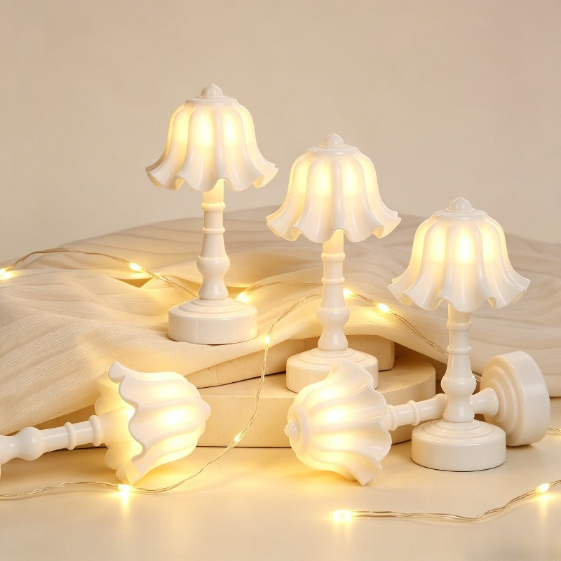 Mini lampe de table 14 cm à piles, abat-jour cloche, lotus ou pagode
