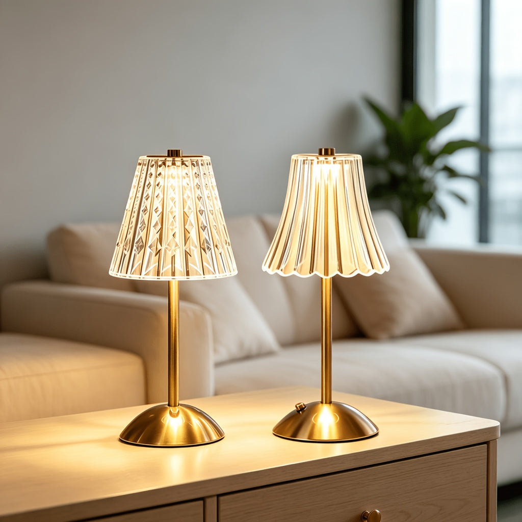 Duo de lampes sans fil dorées aux abat-jour taillé et cannelé