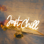 Enseigne néon LED « Just Chill » blanc chaud en cursive, 35,5 cm