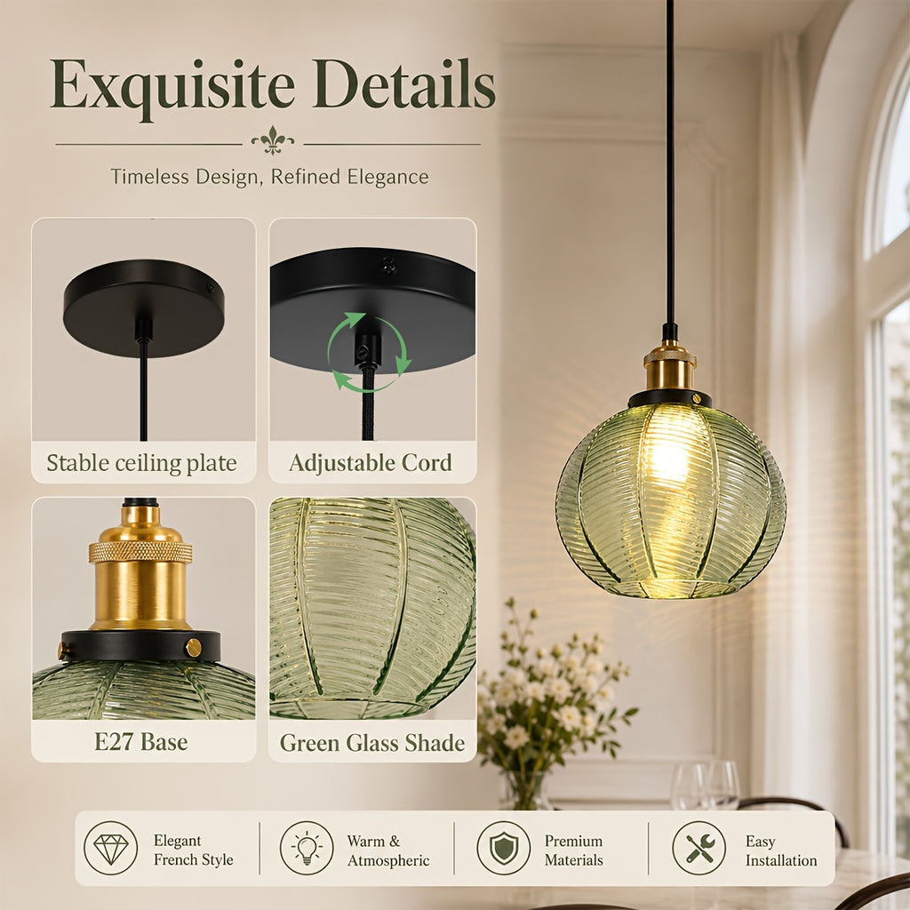 Suspension globe en verre vert nervuré, douille couleur laiton