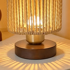 Lampe de chevet en corde torsadée verticale, socle en bois foncé