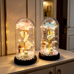 Lampe décorative rose sous cloche, guirlande LED et figurine