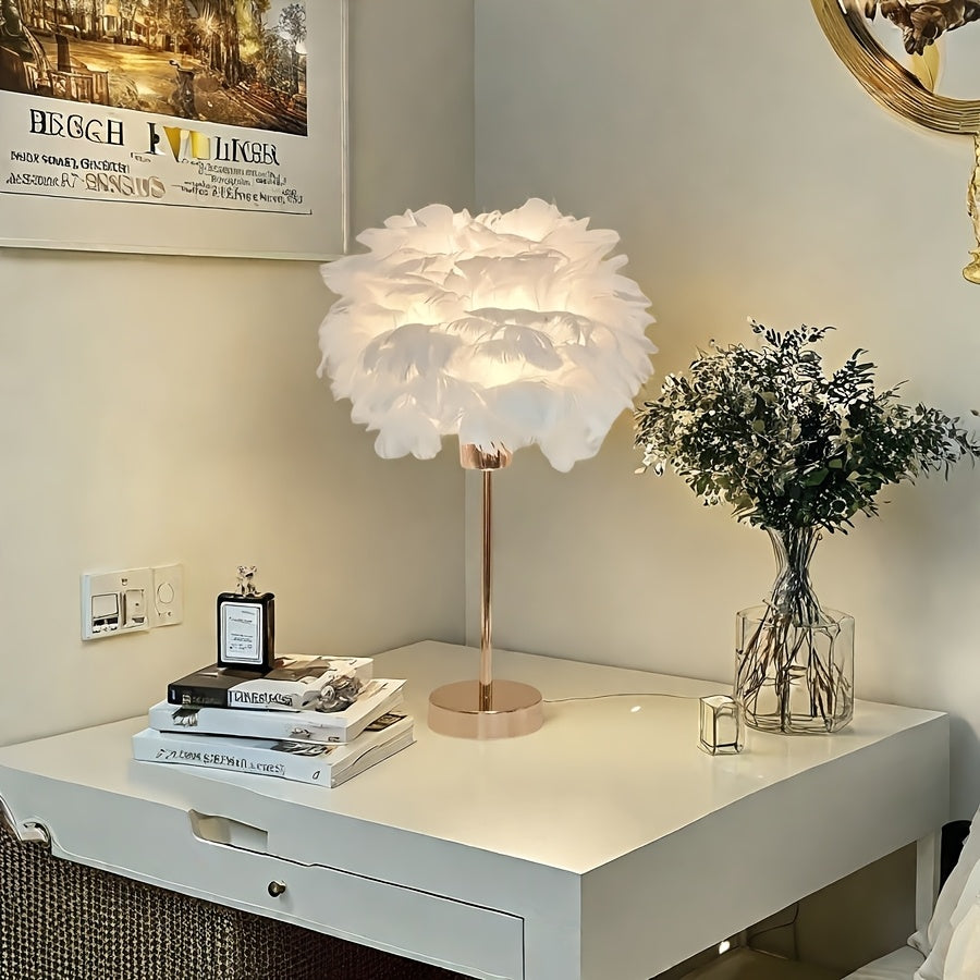 Lampe de chevet en plumes de 40 cm, abat-jour Ø 23,5 cm et pied doré