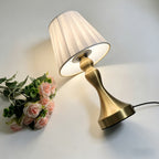 Lampe de chevet dorée à abat-jour plissé, 30,5 cm, trois teintes