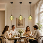 Suspension globe en verre vert nervuré, douille couleur laiton