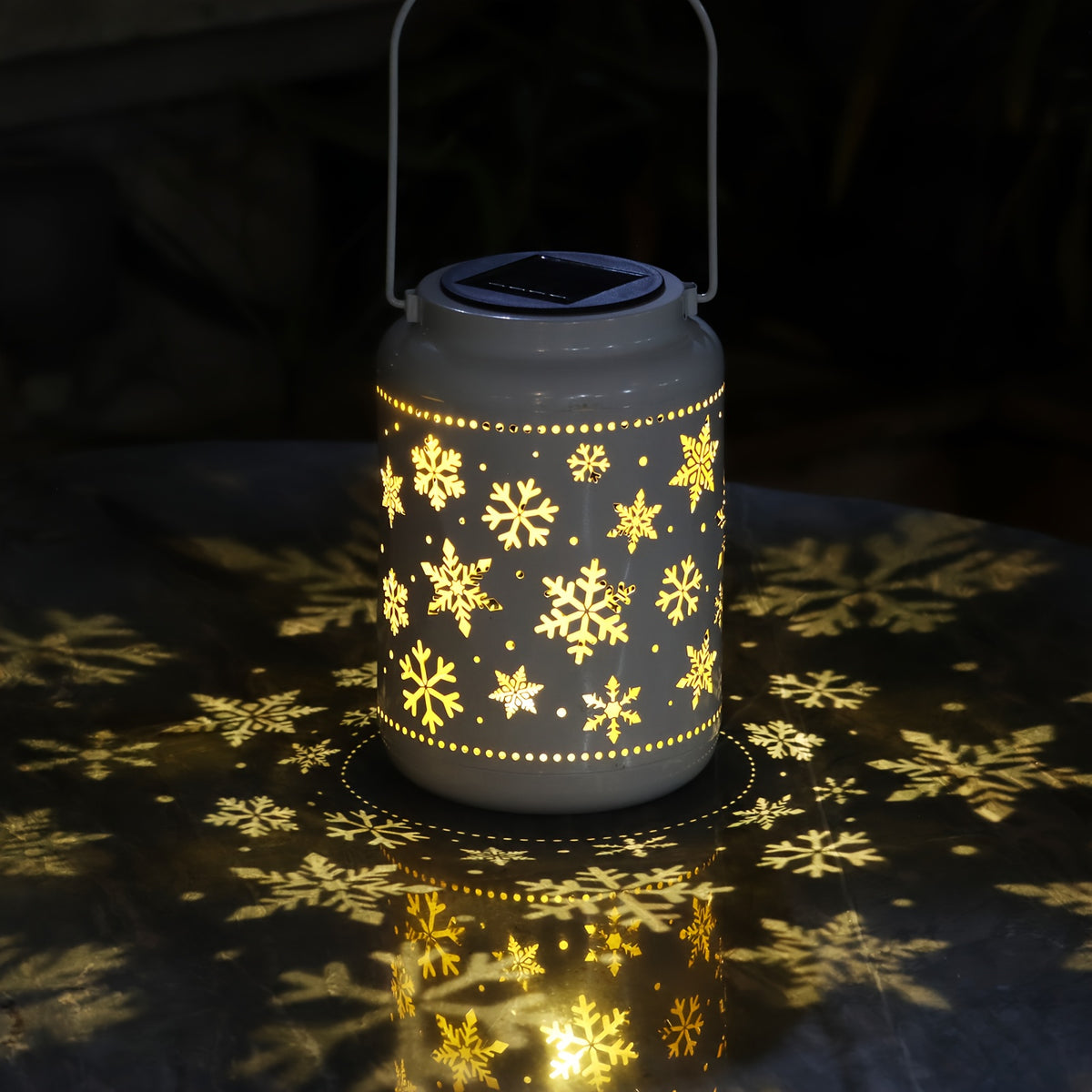 Lanterne solaire blanche ajourée de flocons de neige, 33 cm