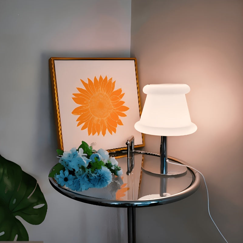 Lampe de chevet en verre opalin blanc sur pied chromé, USB