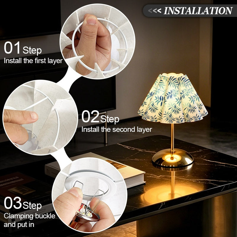 Lampe de chevet plissée à feuillage bleu-vert, pied doré et câble USB