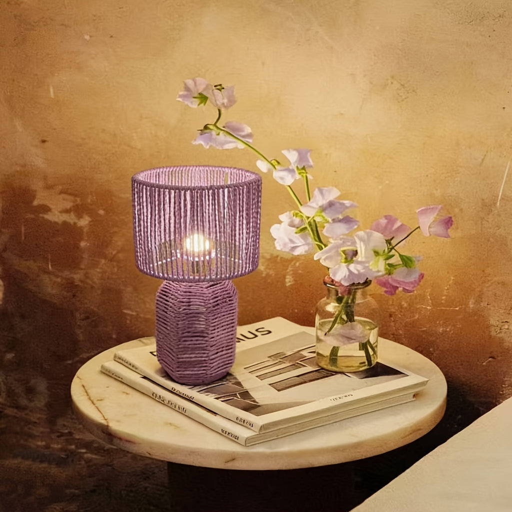 Lampe de chevet violette tressée, pied galbé et abat-jour tambour