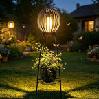 Lampadaire solaire rétro à boule ajourée sur trépied porte-fleurs