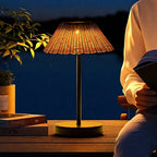 Lampe de table solaire à abat-jour tressé effet rotin, 31,5 cm