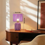 Lampe de chevet violette tressée, pied galbé et abat-jour tambour